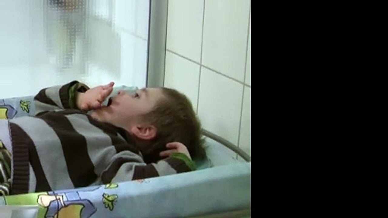 23/01/2010 Max albert beim Wickeln herum