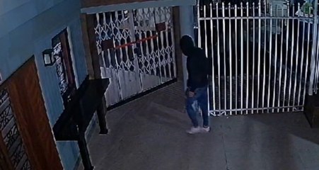 Vídeo mostra ladrão fazendo sinal da cruz ao invadir restaurante no PR