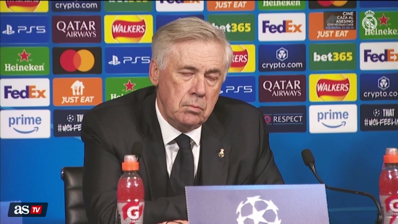Ancelotti y la pancarta