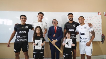 ext- Nuevo Uniforme de Sporting FC-110225