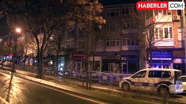 Üsküdar'da İstinat Duvarı Çöktü, İki Bina Boşaltıldı