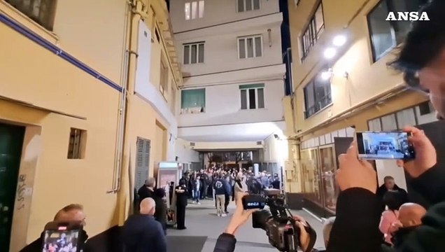 Sanremo 2025, bagno di folla per l'arrivo di?Jovanotti?all'Ariston