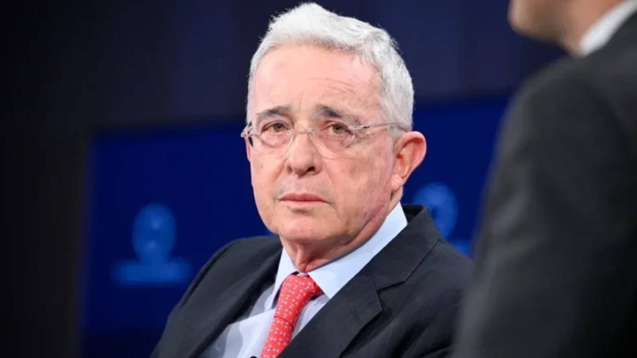 Juicio contra Álvaro Uribe se suspende hasta que no se defina la tutela de su defensa