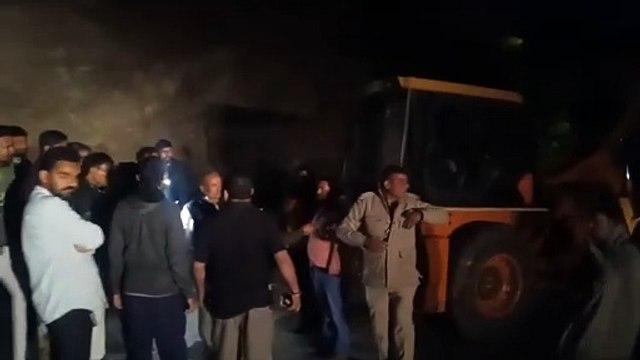 Rajasthan Accident: महाकुंभ से लौट रही बस राजस्थान में पलटी, 30 यात्री घायल, 3 गंभीर, मासूम का हाथ कटा