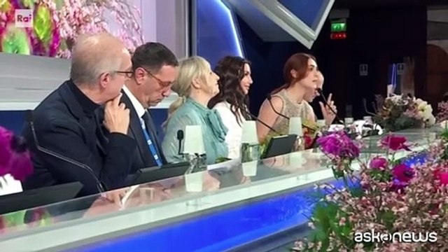 L'ironia di Miriam Leone a Sanremo 2025: «Io, Elettra e Katia siamo le co.co.co di Carlo Conti»