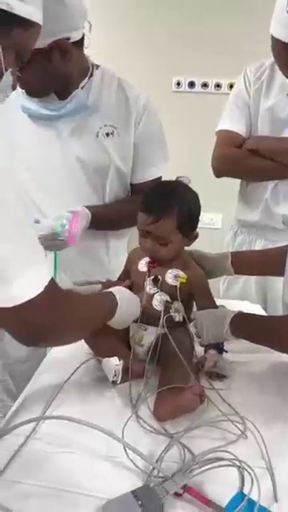 Little Hero Goes to Sleep Bravely