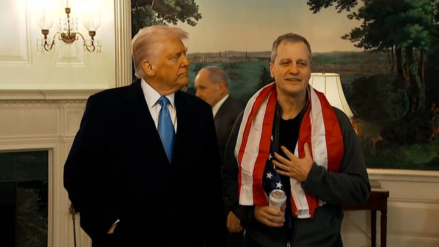 « Promesse faite, promesse tenue » : libéré de Russie, Marc Fogel reçu par Trump à son retour aux États-Unis