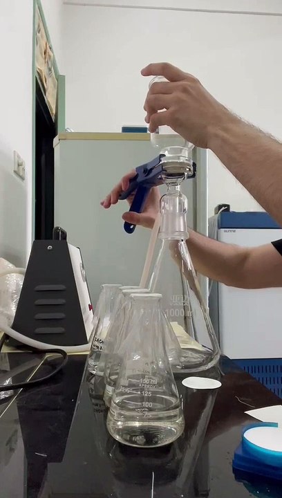 Using vacuum to isolate biochar for labeling and posterior characterization