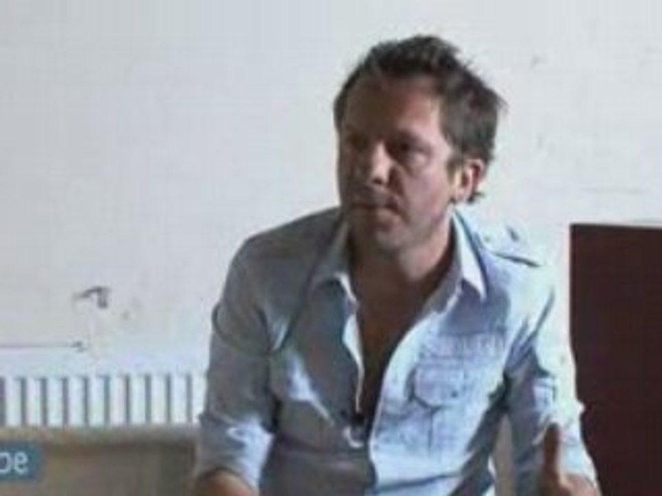 Tom Barman reçoit le journal "Le Soir" - 2008 (3/3)