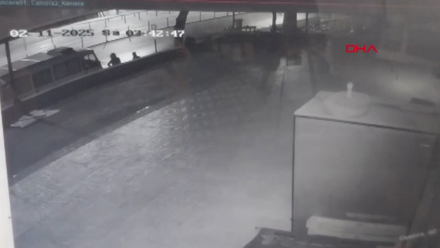 Eşinin boşanma dilekçesini yazan arzuhalcinin minibüsünü kurşunlattı