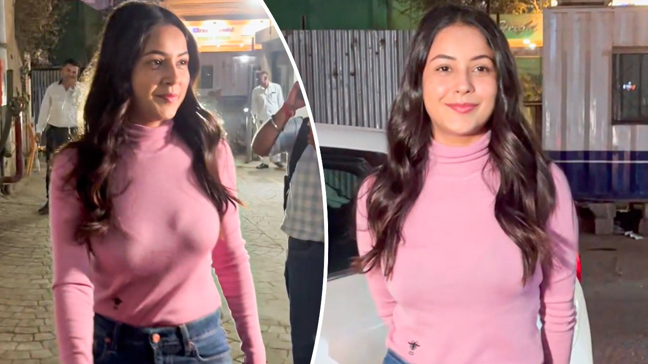 Shehnaaz Gill का पिंक हाई नेक आउटफिट में दिखा क...