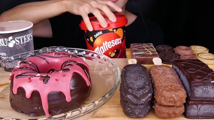 Follow for more ASMR videos🌮🍟 Credits: @jimmyasmr1 #mukbang #asmr #fastfood #asmreating