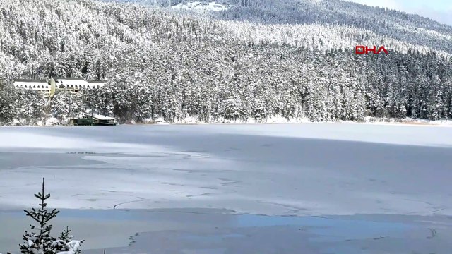 Doğa harikası göl buz tuttu: Bolu'dan muhteşem kış manzaraları