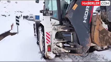 Diyarbakır'da Kar Yağışı Nedeniyle Kapanan Yollar Açıldı, 2 Hasta Kurtarıldı