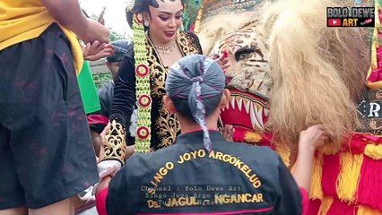 Ekspresi Temanten Naik Reog (Singo Joyo Argo Kelud)