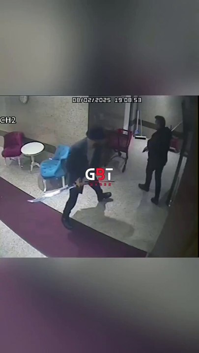 Kayseri’de bir şahıs, tartıştığı apartman görevlisine kılıçla saldırdı.