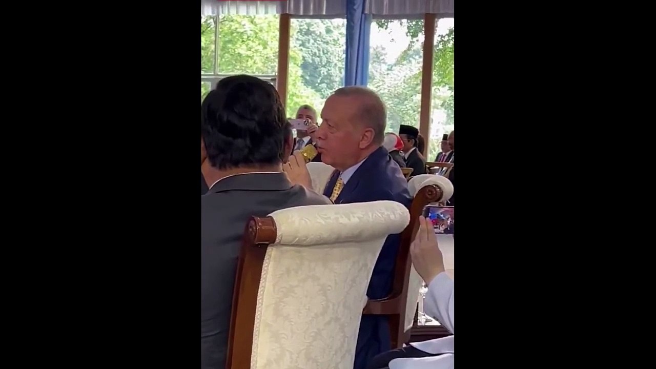 Erdoğan Endonezya'da Mehter Marşı'na eşlik etti