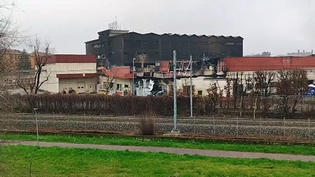 Maxi incendio all'Inalca di Reggio Emilia: il video del giorno dopo