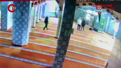 İstanbul’da bir kişi cami içerisinde çocuğu makasla yaraladı