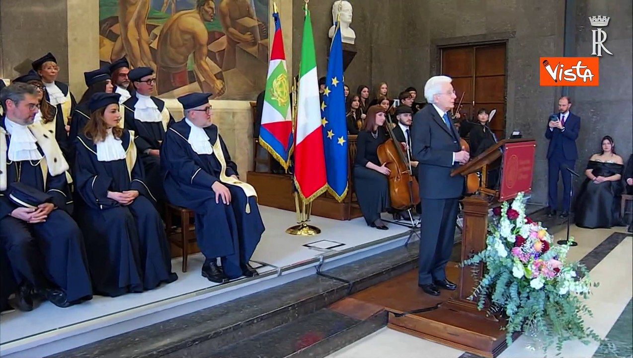 Mattarella a Perugia: "Nessuno qui ? straniero, studenti a casa propria"