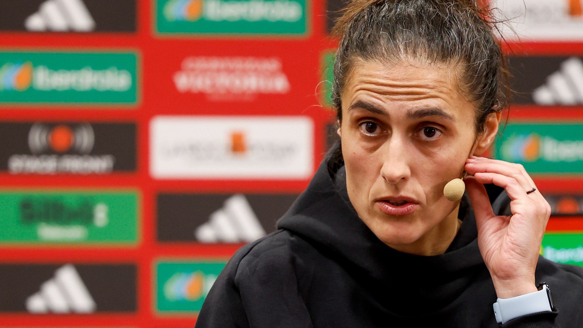 La seleccionadora nacional de f�tbol, Montse Tom�, ha vuelto a dejar a Jenni Hermoso fuera de la convocatoria para los dos pr�ximos encuentros en pleno juicio por el beso de Luis Rubiales.