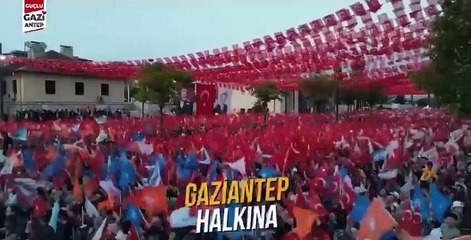 AKP’li Fatma Şahin’den seçim şarkısını seslendiren Mustafa Uğur’a jest!