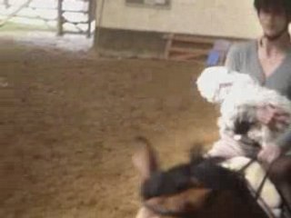 Fleur monte à cheval