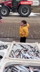 Balık alamadıkları için ağlayan çocuk! Neyse ki sonu güzel bitti