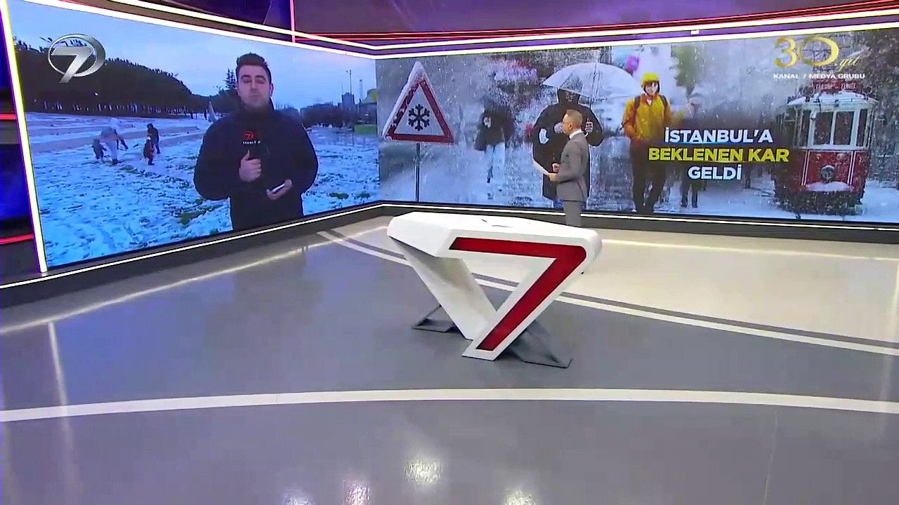 İSTANBUL DA BEKLENEN AN KAR YAĞIŞI GELDİ