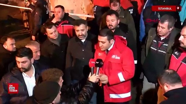 İstanbul Beyoğlu'nda istinat duvarı çöktü, 2 bina mühürlendi