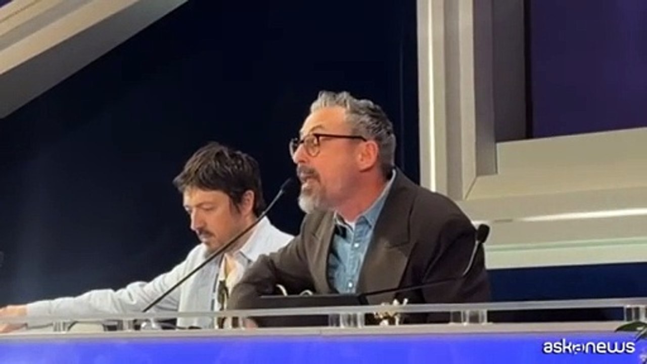 Sanremo, Brunori Sas ringrazia i giornalisti con Canzone contro la paura