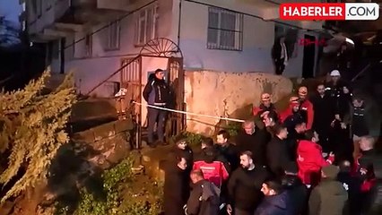Beyoğlu'nda istinat duvarı çöktü, iki bina boşaltıldı
