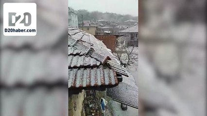 Denizli’nin yüksek kesimlerinde kar yağışı var, trafik aksıyor
