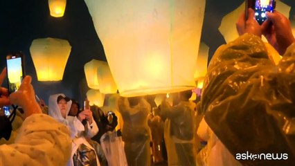 Taiwan, la magia dello Sky Lantern Festival nonostante la pioggia