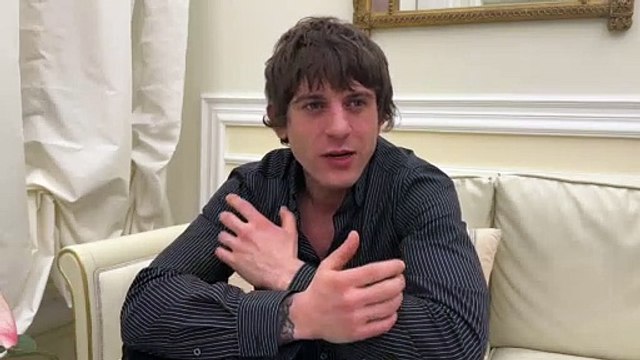 Sanremo 2025, intervista video a Rkomi (che invita i fan a una corsetta insieme)