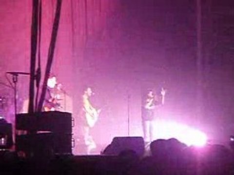 louisy Joseff - assis par terre (1ere partie avril 2008)