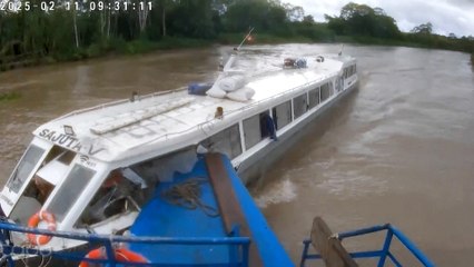 Choque de barcos en Perú