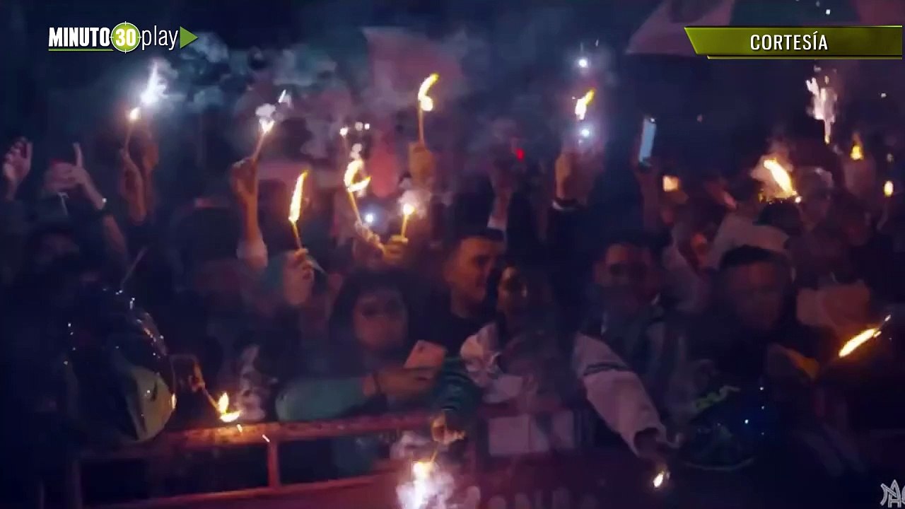 ¡Noche verde en Bogotá! Impresionante banderazo de los hinchas de Atlético Nacional