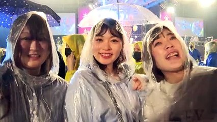 Lanternas iluminam o céu durante festival em Taiwan