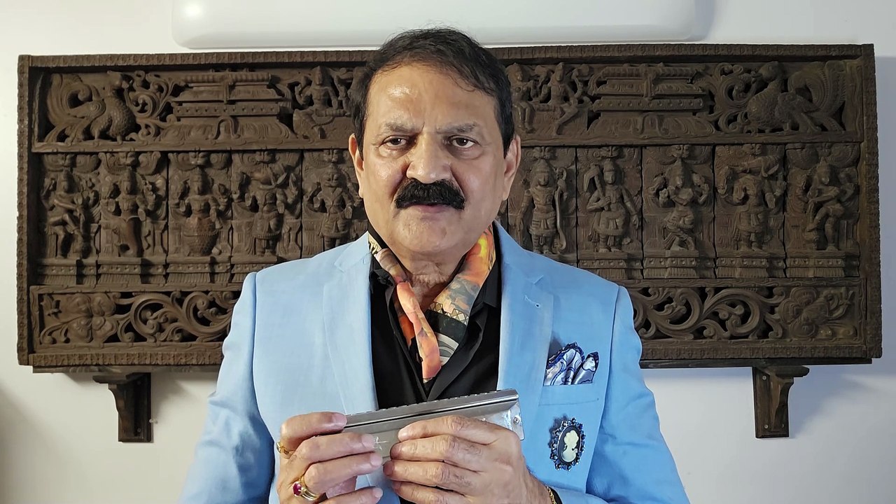 Gulabi Aankhen - Film The Train 1970 on Harmonica Live Performance by Mukund Kamdar-2