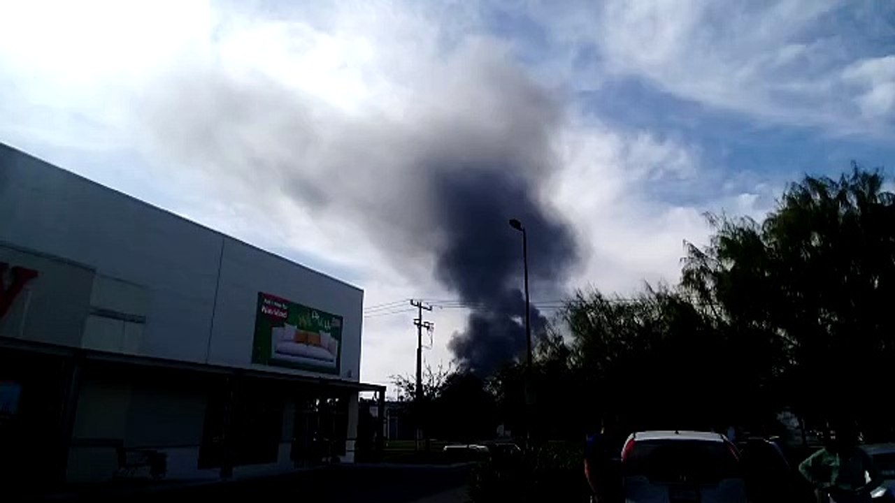Infierno en pensión de autobuses en Escobedo; arden más de 15 autobuses