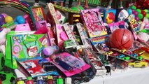 Entrega Escobedo juguetes a niños y niñas