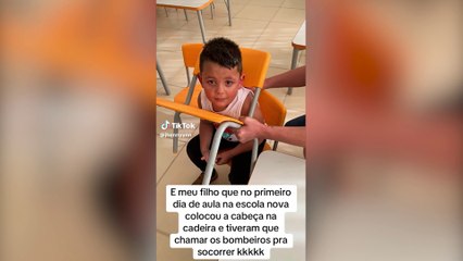 Menino prende a cabeça em cadeira no primeiro dia de aula e vídeo viraliza na internet