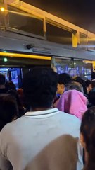 Usuarios presentan complicaciones para abordar bus en estación Tacna.