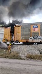 Choca tren contra pipa con combustible en Salinas Victoria