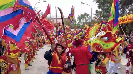 Lễ Chạy Cờ Trong Lễ Hội làng Triều Khúc