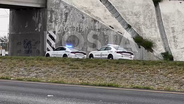 Hallan cuerpo colgado en puente de Ciénega de Flores