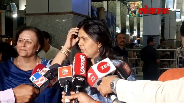 मध्येच थांबल्या, मागे फिरल्या, नागपूर विमानतळावर पंकजा मुंडे यांनी काय केलं पाहा