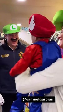 Samuel y Mariana festejan Halloween con niños del DIF