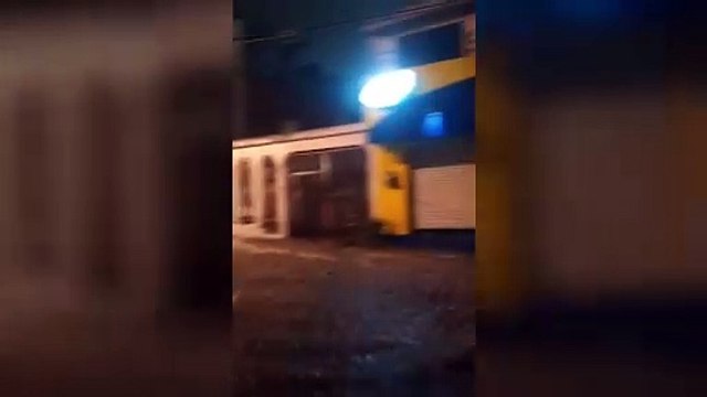 Lluvias ahogan a Santa Catarina, solo daños leves y cierres viales